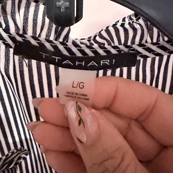 Tahari Black and White Striped Women's Blouse L - Picture 2 of 7